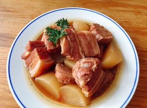 Hình của món Thịt Kho Củ Cải Trắng.