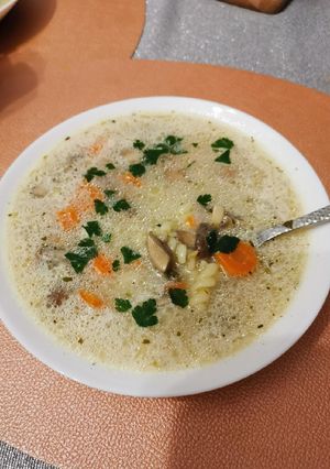 Zdjęcie przepisu Zupa pieczarkowa z makaronem.