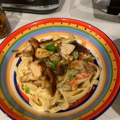 A picture of Creamy chicken pasta.