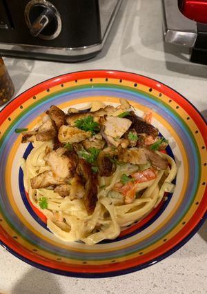 A picture of Creamy chicken pasta.