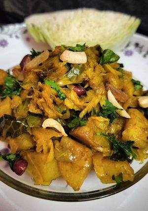 A picture of Mint cabbage ghonta.