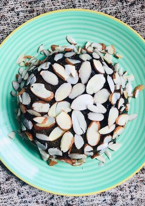 A picture of Chocolate Almonds Milk cake.