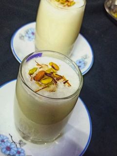 बादाम मिल्क शेक रेसिपी मुख्य फोटो