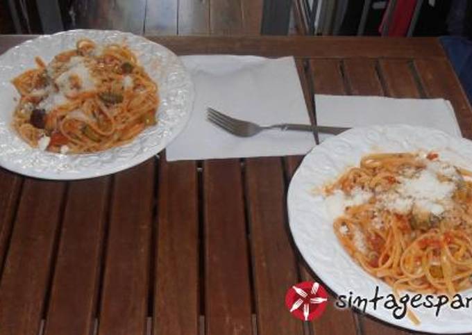 κύρια φωτογραφία συνταγής Spaghetti alla Vesuviana. Ένα “ηφαίστειο” στο πιάτο σας