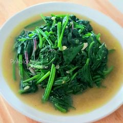 A picture of English Spinach stir-fry.