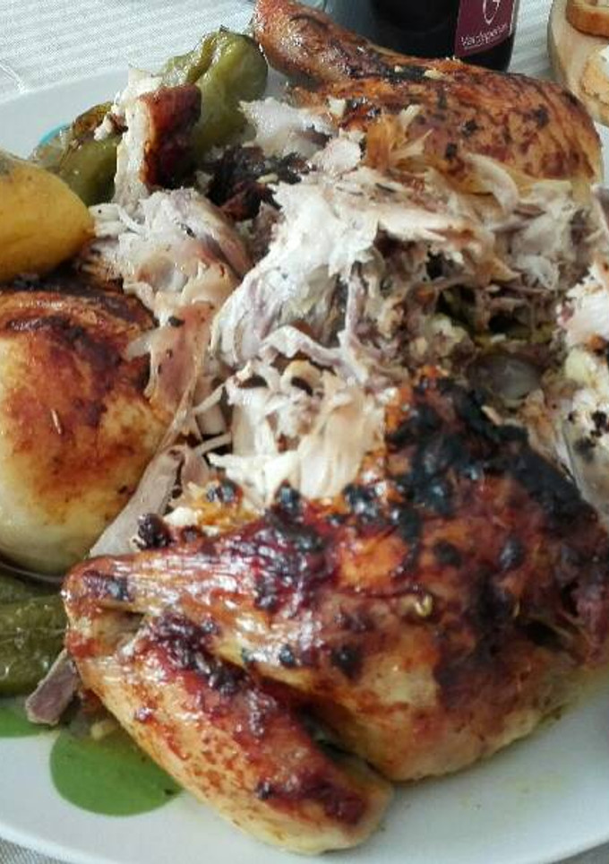 Una foto de Pollo asado con pimientos verdes
