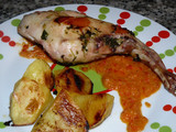 Conejo adobado con salsa de pimientos