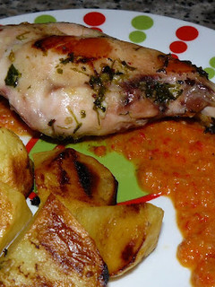 Una foto de Conejo adobado con salsa de pimientos