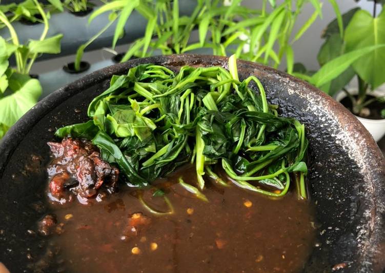 Langkah Mudah untuk Membuat Rujak Kangkung, Bikin Ngiler