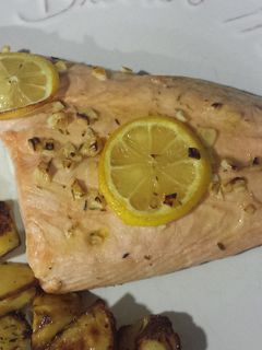 Una foto de Salmón al horno