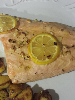 Una foto de Salmón al horno