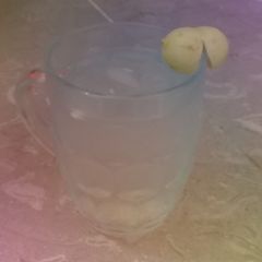 A picture of Lemon juice.