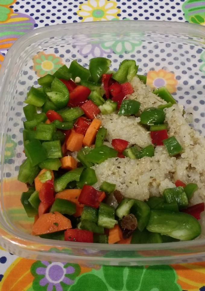 Una foto de Sémola de Arroz con Quinoa, Pimientos, Zanahoria y Pasas