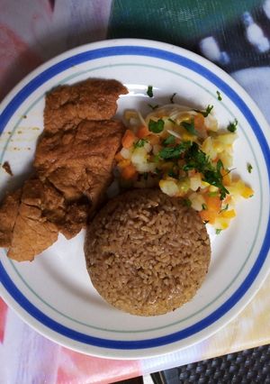 Una foto de Cerdo en salsa con arroz de coco