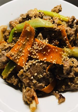 Hình của món Bò xào rau củ kiểu Hàn.
