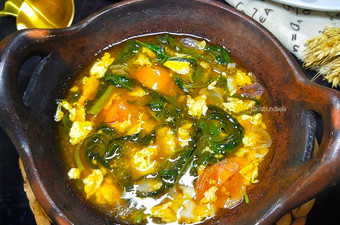 Bagaimana Menyiapkan Tumis Kangkung Tomat, Bisa Manjain Lidah