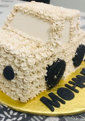 A picture of Car cake.