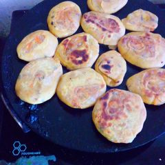 A picture of Potato paratha roll.
