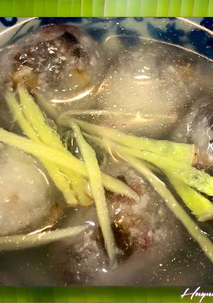 Hình của món Chè Bột Lọc Heo Quay.