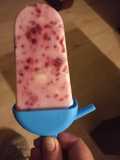 Helado de yogurt y frambuesas