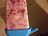 Helado de yogurt y frambuesas