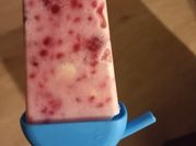 Una foto de postres con yogurt