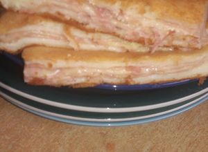 Una foto de Torta de jamón y queso, masa licuada