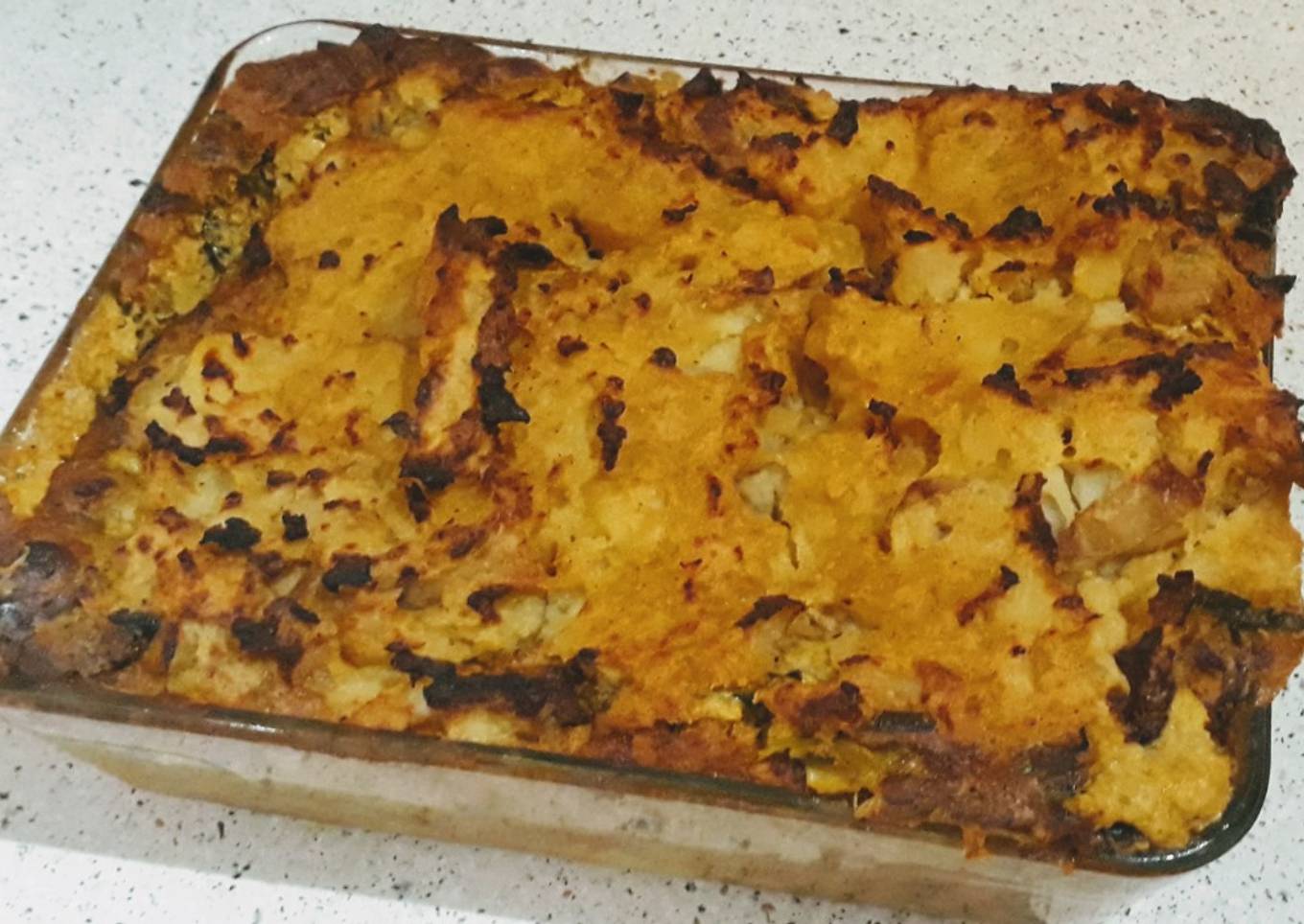 Cheesy leek and potato pie (vegan)