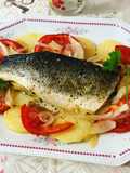 Filetes de lubina al horno con cebolla patata tomate natural y aderezo Vidalim
