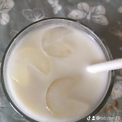 A picture of Sweet yoghurt drink.