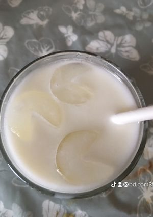 A picture of Sweet yoghurt drink.