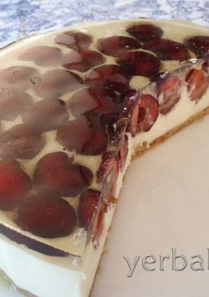 Una foto de Tarta de cerezas sin horno
