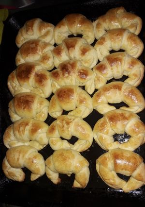 Una foto de • Facturas de manteca 🥐 •