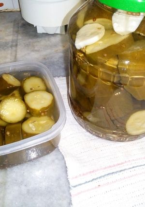 Una foto de Pepinos en vinagre agridulce