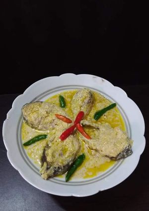 হোয়াইট গ্রেভি হিলশা (White Gravy Hilsha Recipe In Bengali) রেসিপির প্রধান ছবি