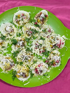 ચીઝ આલુ પૂરી (Cheese Aaloo puri Recipe in Gujarati) રેસીપી મુખ્ય ફોટો