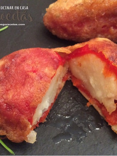 Una foto de Pimientos del piquillo rellenos de brandada de bacalao