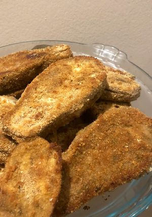 Una foto de Milanesas de berenjena rellenas 🍆
