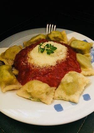 Una foto de Raviolis rellenos de pollo, espinaca y queso Philadelphia