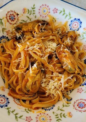 Una foto de Tallarines con mejillones en escabeche en conserva en un plis plas