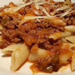 Una foto de Mostacholes con salsa bolognesa!!😁