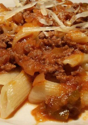 Una foto de Mostacholes con salsa bolognesa!!😁