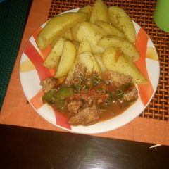 A picture of Spicy potato wedges.