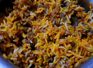 A picture of Chicken keema Biryani.