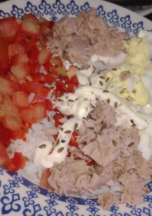 Una foto de Poke bowl de atún