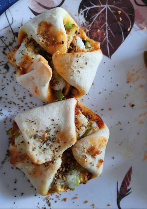 डोमिनोज़ स्टाईल जिन्गी पार्सल (dominos style zingy parcel recipe in Hindi) रेसिपी मुख्य फोटो