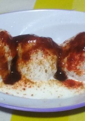 चटपटी दही बड़े (Chatpati dahi bade recipe in Hindi) रेसिपी मुख्य फोटो