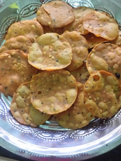 தட்டவடை (Thattu Vadai Recipe in Tamil) செய்முறை முக்கிய புகைப்படம்