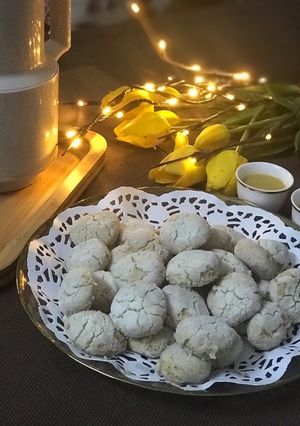 A picture of Ghraybeh with Date Tahini.