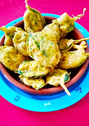 A picture of Spinach fritters.